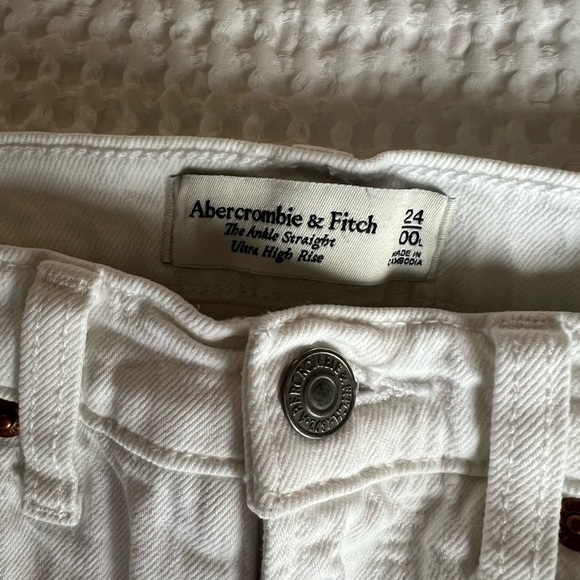 Abercrombie and Fitch Ankle Straight Ultra High Rise - Picture 4 of 5